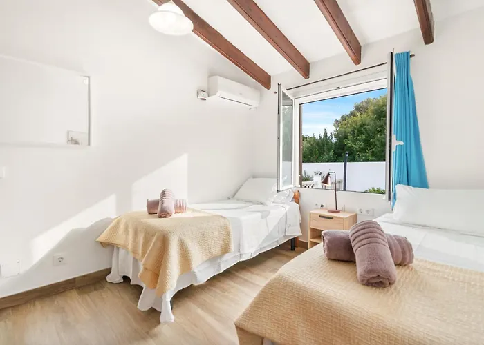 Claudia Menorca Willa